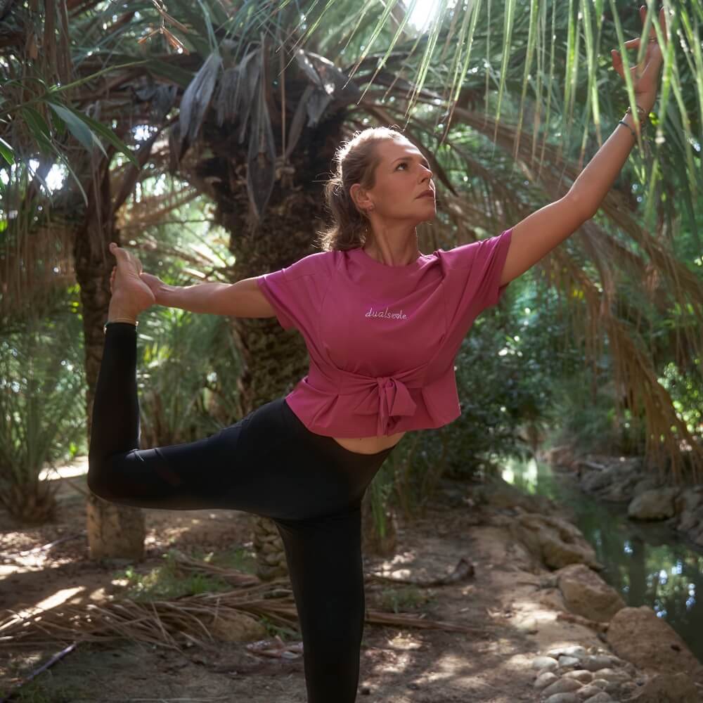 ECO Yoga T-Shirt aus 100 % Baumwolle, pastellrosa, Pose Tänzer
